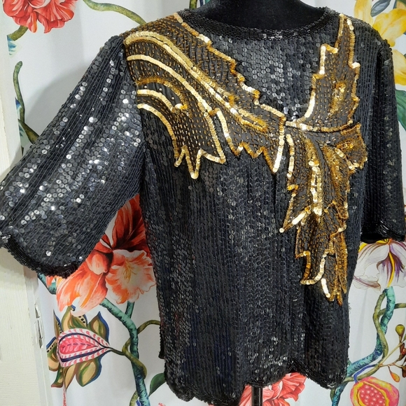 ~{Vintage}~ Silk sequined scalloped edge top. - Picture 3 of 9